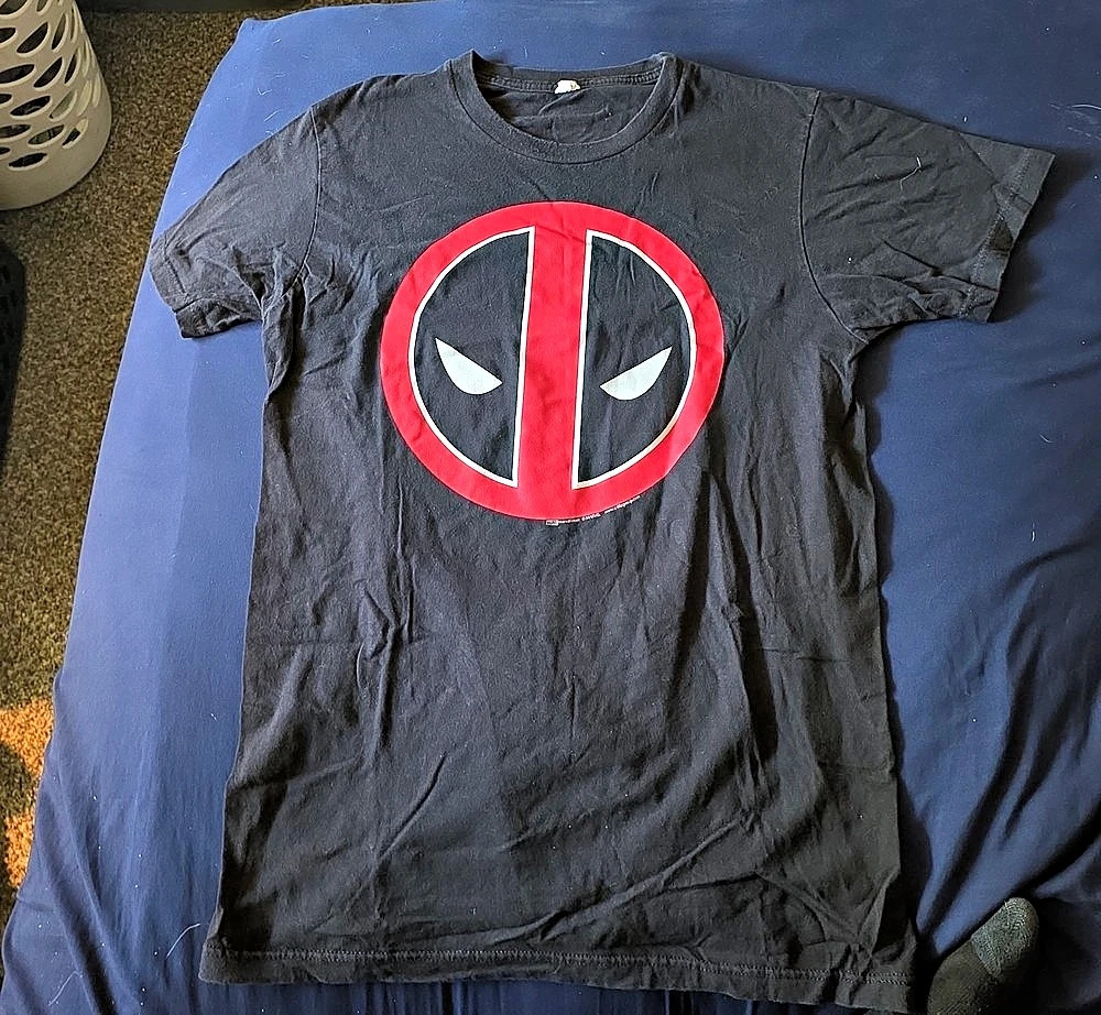 Marvel Deadpool Logo Graphic Tee Men's Black & Red
